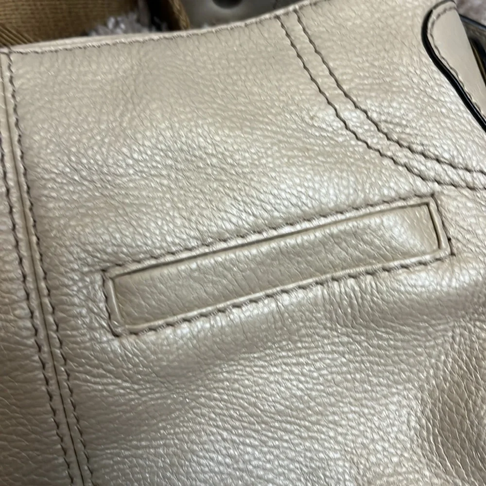 B Makowsky leather Crossbody shoulder bag light brown